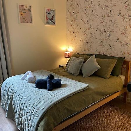شقة West London Stunning Garden Flat - Period Features المظهر الخارجي الصورة