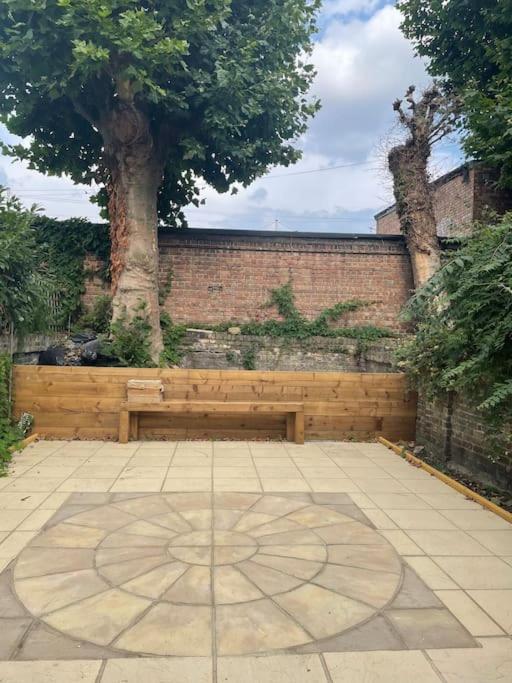 شقة West London Stunning Garden Flat - Period Features المظهر الخارجي الصورة